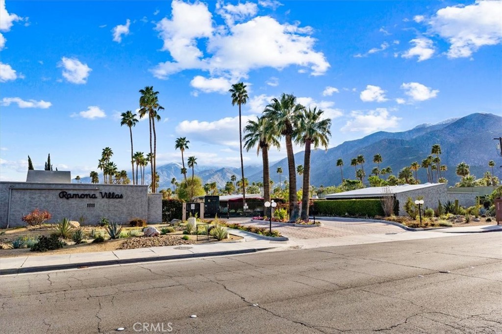 1111 Ramon Road, Unit 87 Palm Springs, CA 92264 - Photo 49 of 54 a view of a basketball court
