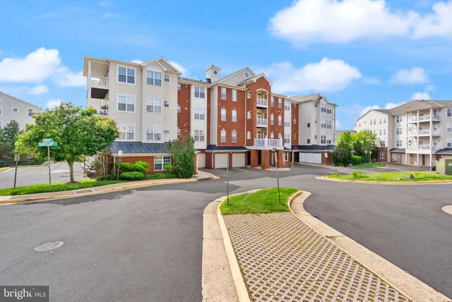 $2,400 | 9710 Handerson Place, Unit 1, Manassas Park, VA 20111