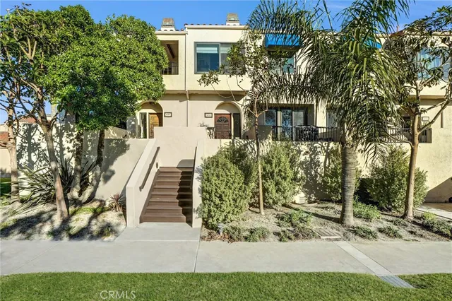 $1,075,000 | 16501 Bordeaux Lane, Unit 211, Huntington Beach, CA 92649