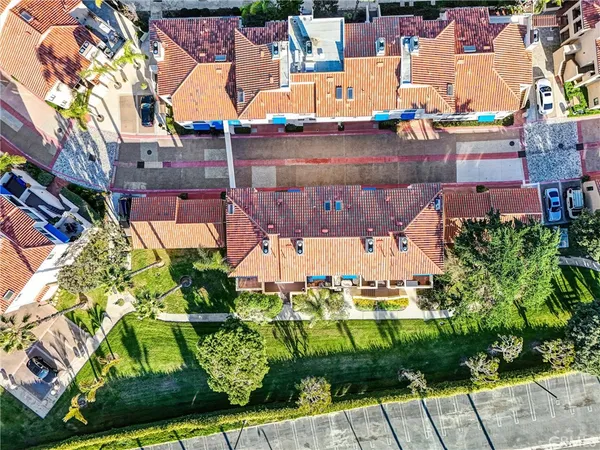 $1,040,000 | 16501 Bordeaux Lane, Unit 211, Huntington Beach, CA 92649