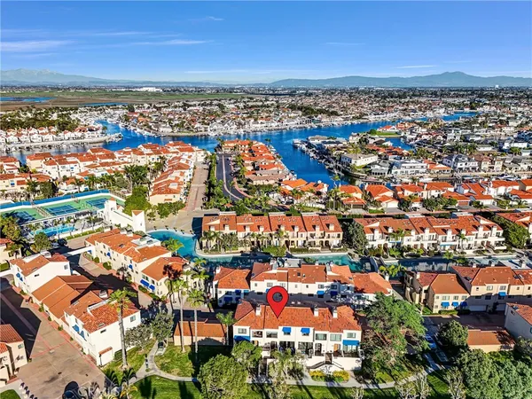 $1,040,000 | 16501 Bordeaux Lane, Unit 211, Huntington Beach, CA 92649