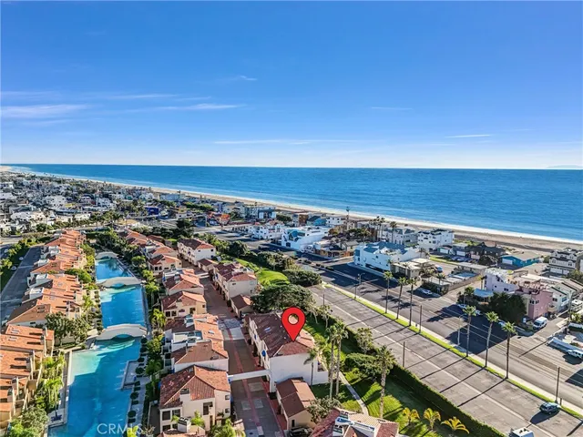 $1,075,000 | 16501 Bordeaux Lane, Unit 211, Huntington Beach, CA 92649