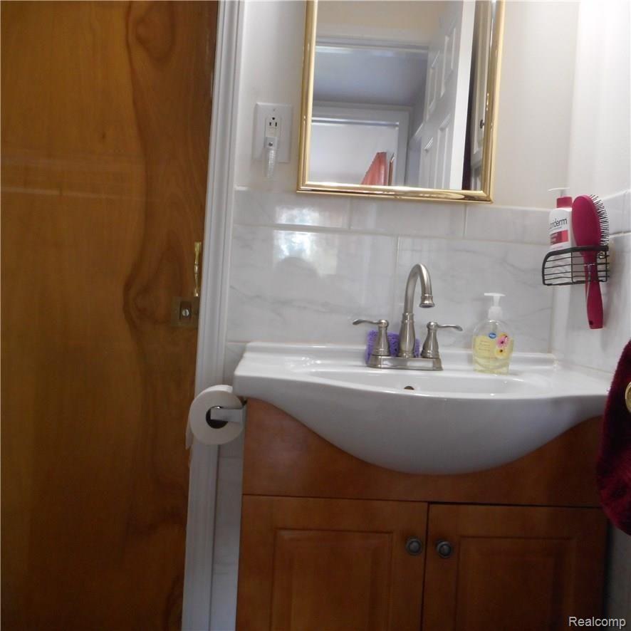 36790 Greenbush Road Wayne, MI 48184 - Photo 21 of 56 DSCN9941.JPG