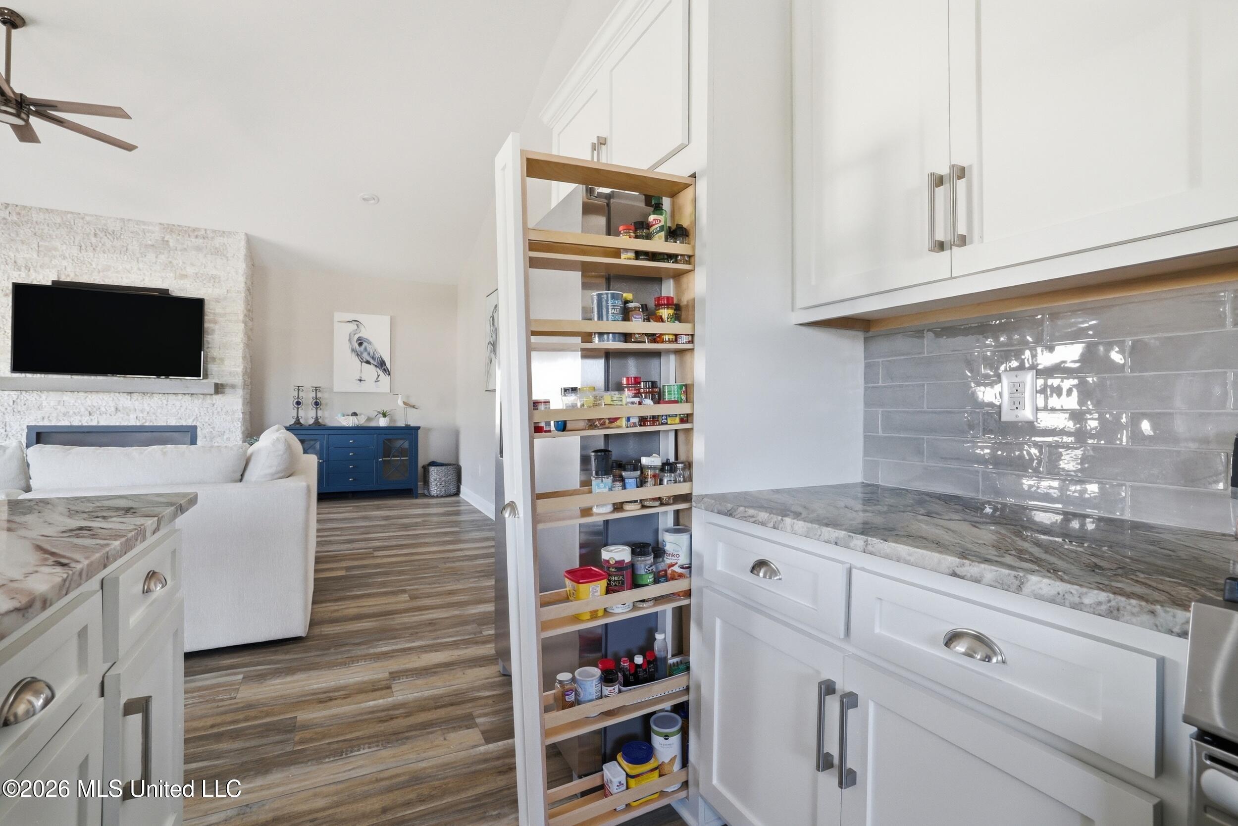 10093 East Shorecrest Road Biloxi, MS 39532 - Photo 17 of 56 29_r6__5332