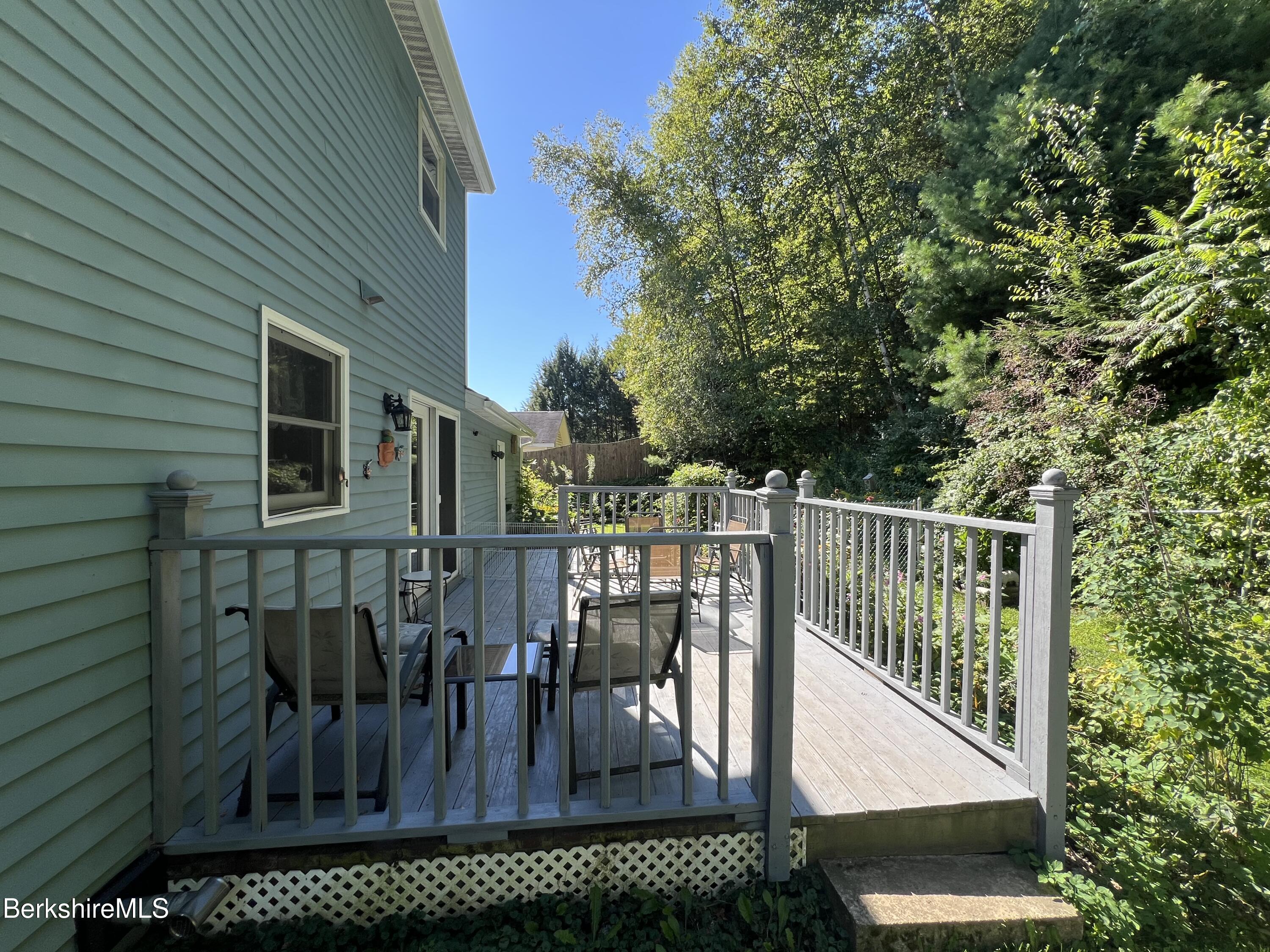 215 Partridge Road Pittsfield, MA 01201 - Photo 21 of 38