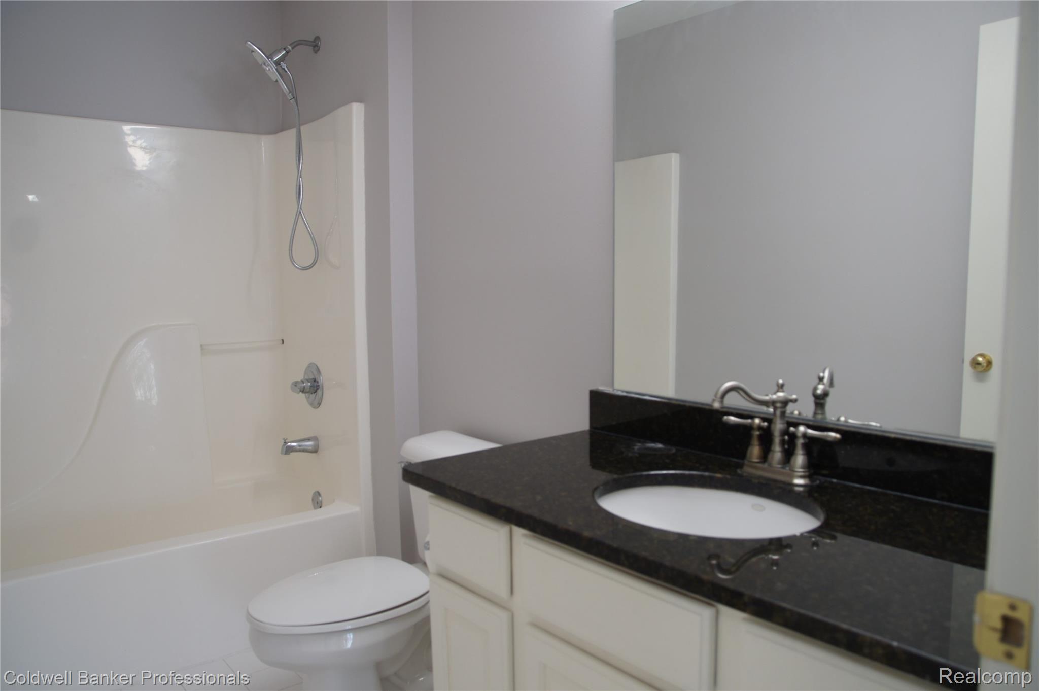 46 Waltonshire Court Rochester, MI 48309 - Photo 27 of 42 DSC01665.JPG