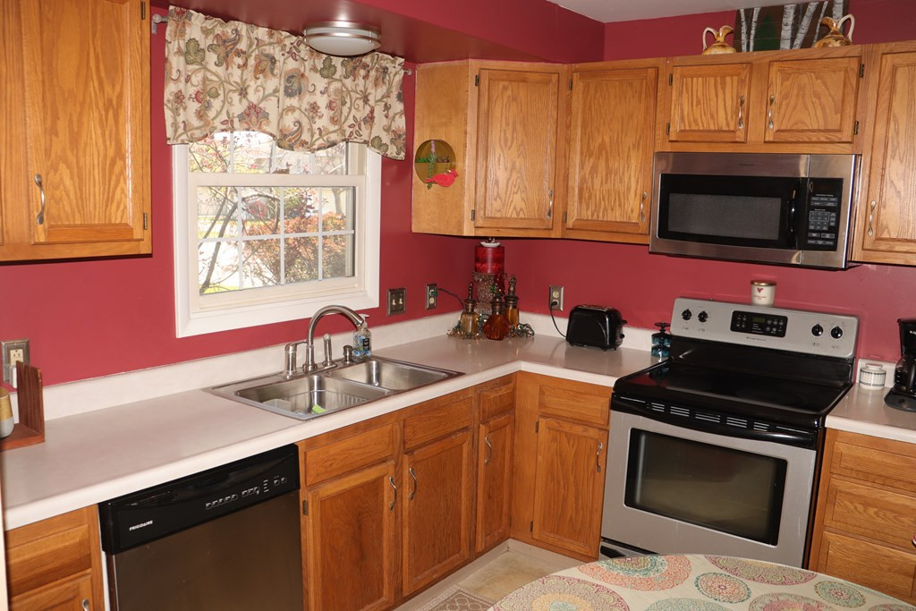 92 Maine Road Plattsburgh, NY 12903 - Photo 2 of 20 Gallery Image 2