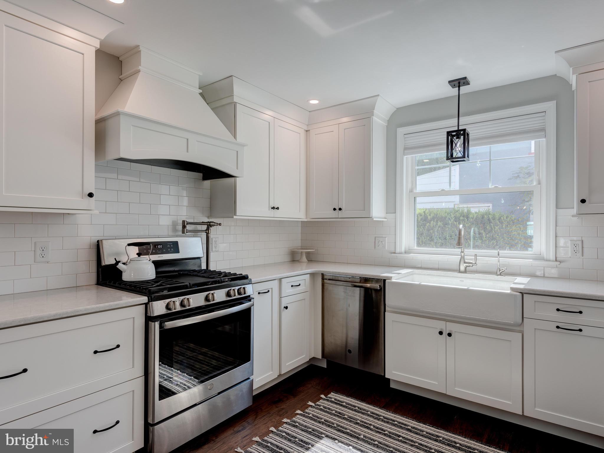 117 Gallagher Road Wayne, PA 19087 - Photo 25 of 47 Bright white cabinets and range hood