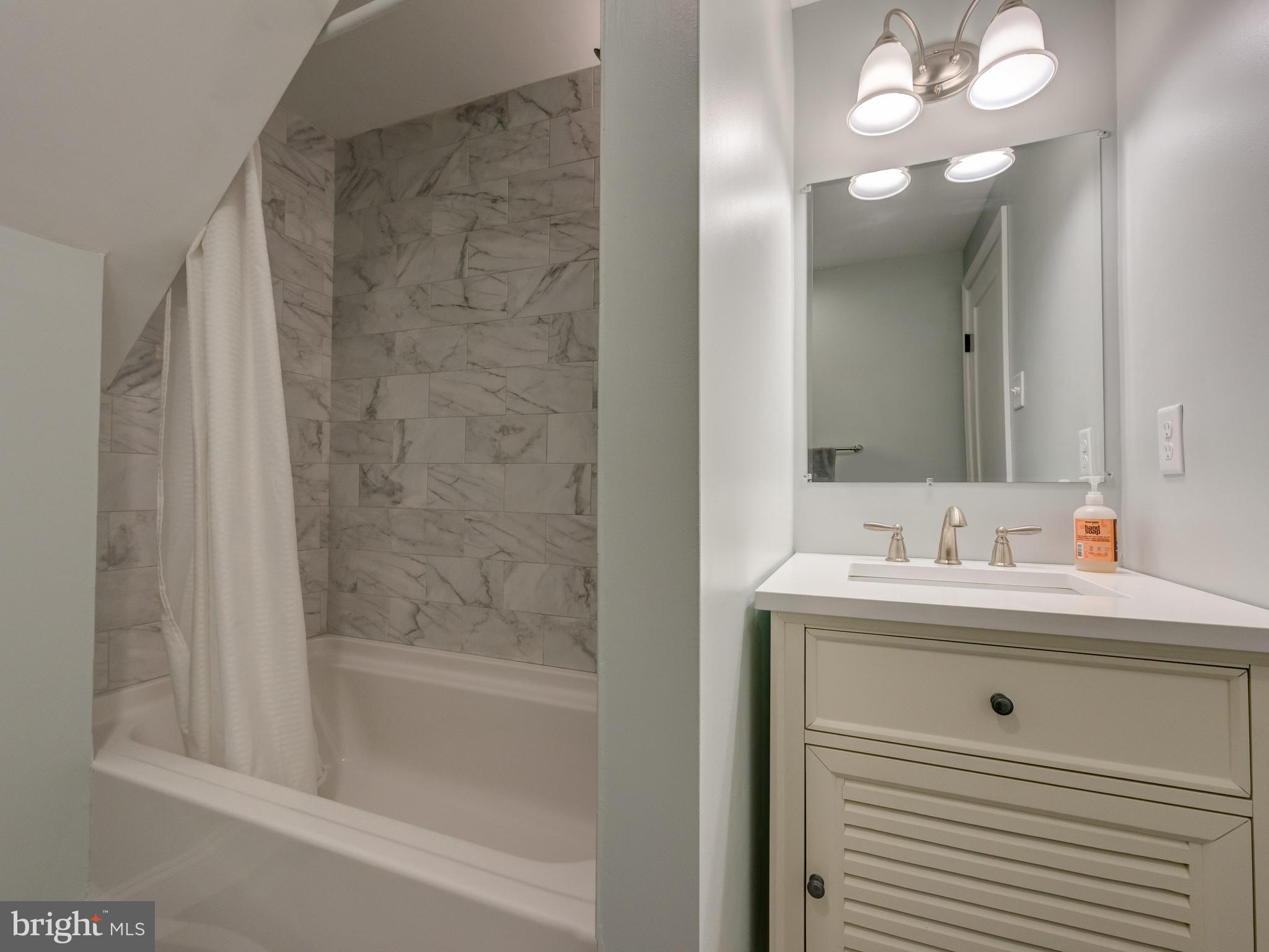 117 Gallagher Road Wayne, PA 19087 - Photo 35 of 47 Hall Bath with tub/shower