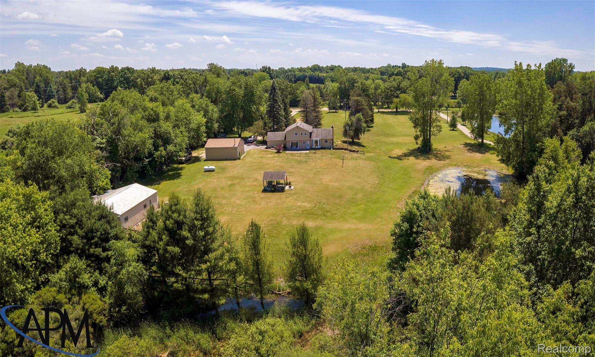 2120 Bowen Road Howell, MI 48855 - Photo 4 of 9 Back High 2.jpg