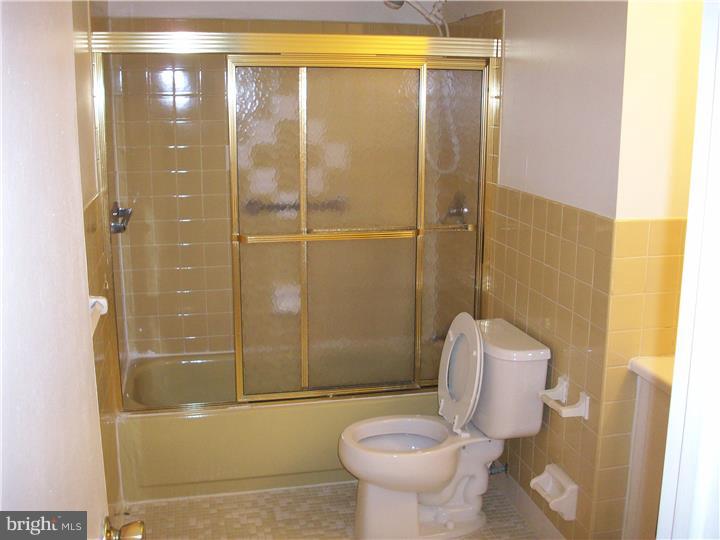 8910 Krewstown Road, Unit 103 Philadelphia, PA 19115 - Photo 15 of 17 Bathroom
