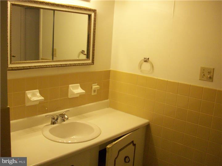 8910 Krewstown Road, Unit 103 Philadelphia, PA 19115 - Photo 16 of 17 Bathroom