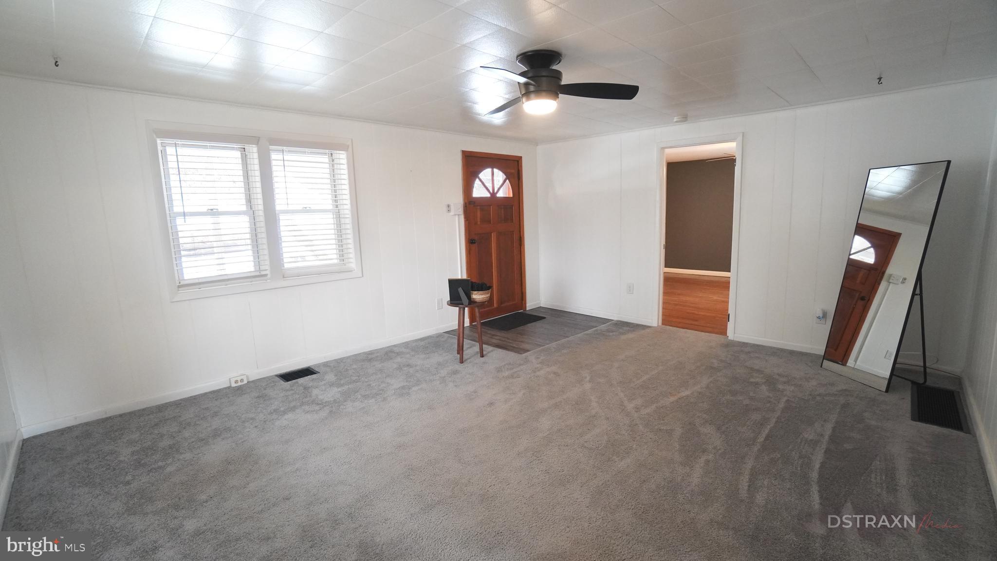 3708 Limekiln Road Sharpsburg, MD 21782 - Photo 12 of 33 a view of a livingroom with a window
