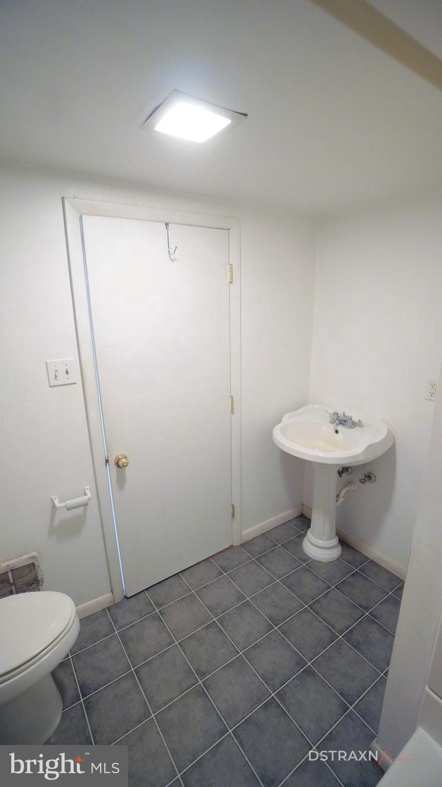 3708 Limekiln Road Sharpsburg, MD 21782 - Photo 31 of 33 a bathroom with a toilet a sink and a shower