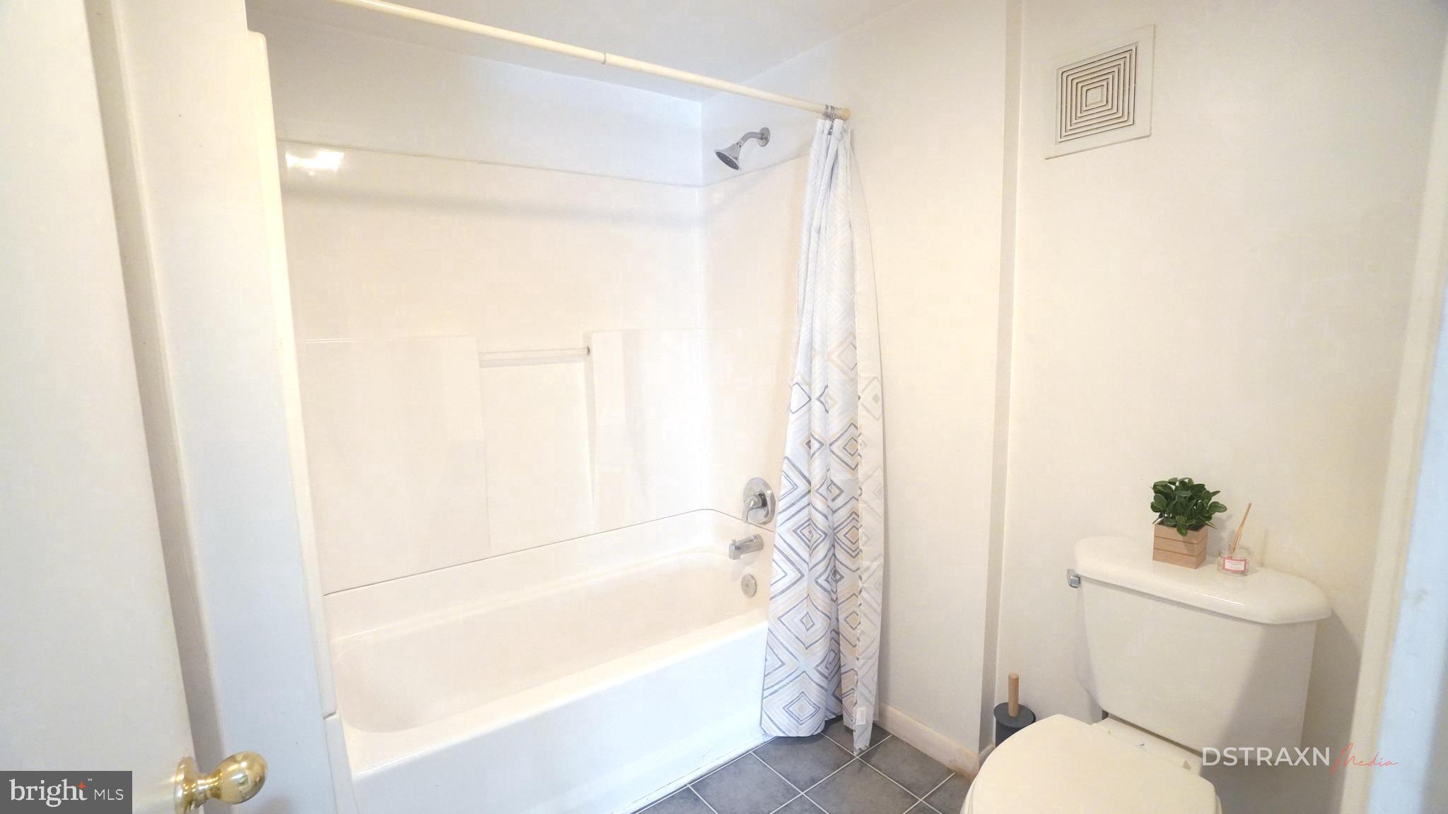 3708 Limekiln Road Sharpsburg, MD 21782 - Photo 32 of 33 a bathroom with a toilet and a bathtub