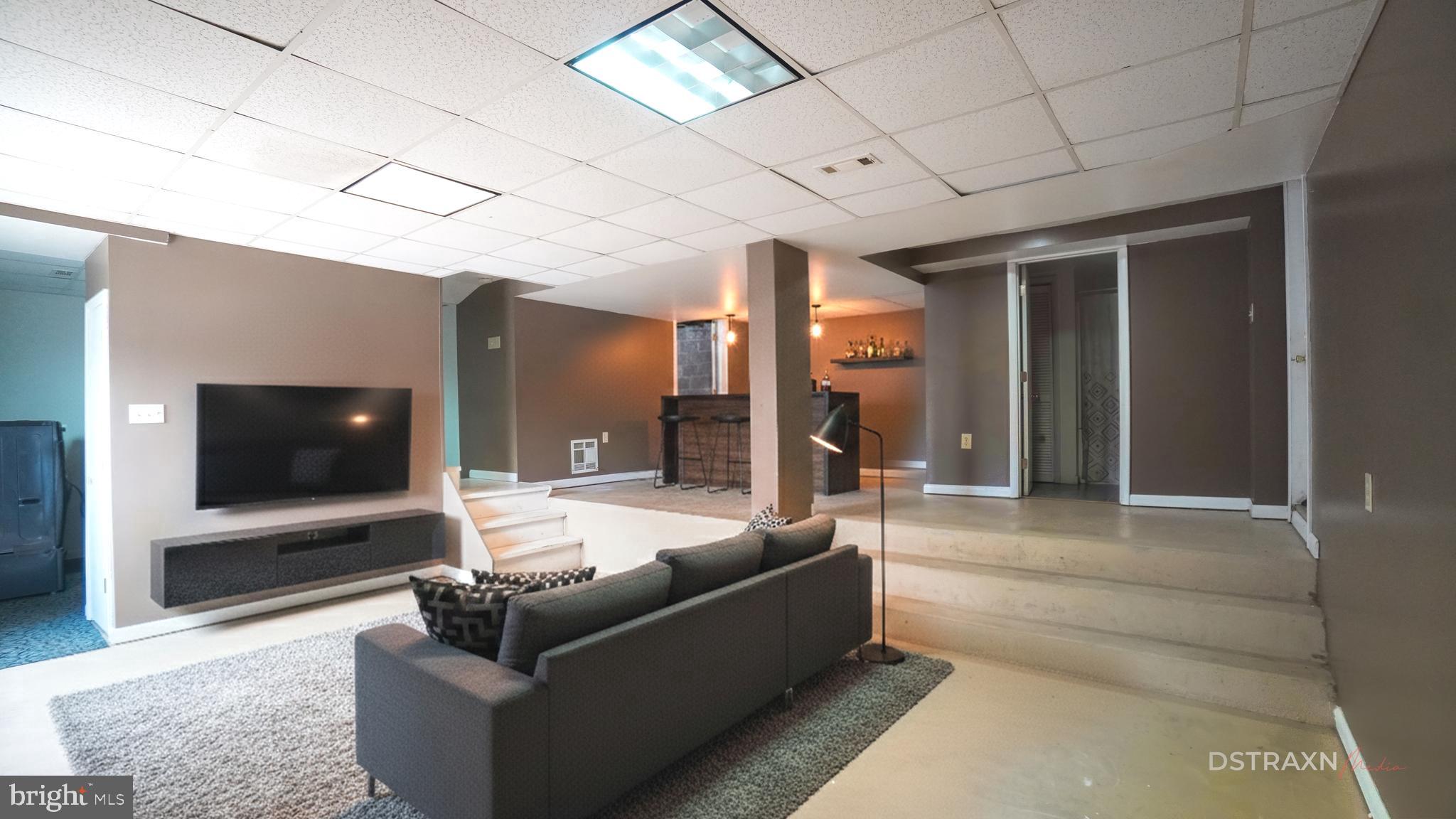 3708 Limekiln Road Sharpsburg, MD 21782 - Photo 10 of 33 a living room with furniture and a flat screen tv