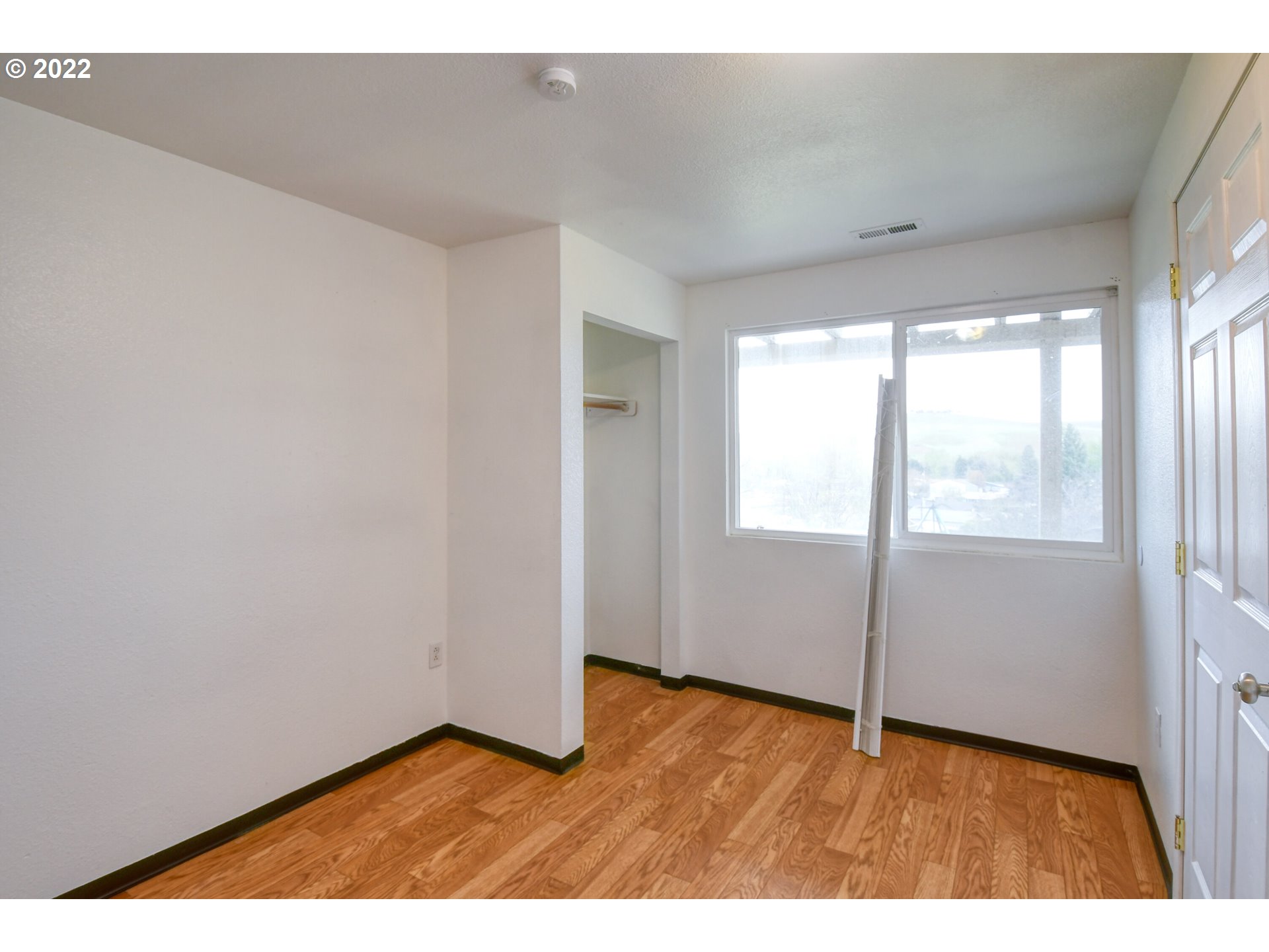 1816 Southwest 45th Street Pendleton, OR 97801 - Photo 18 of 32 a view of an empty room and window