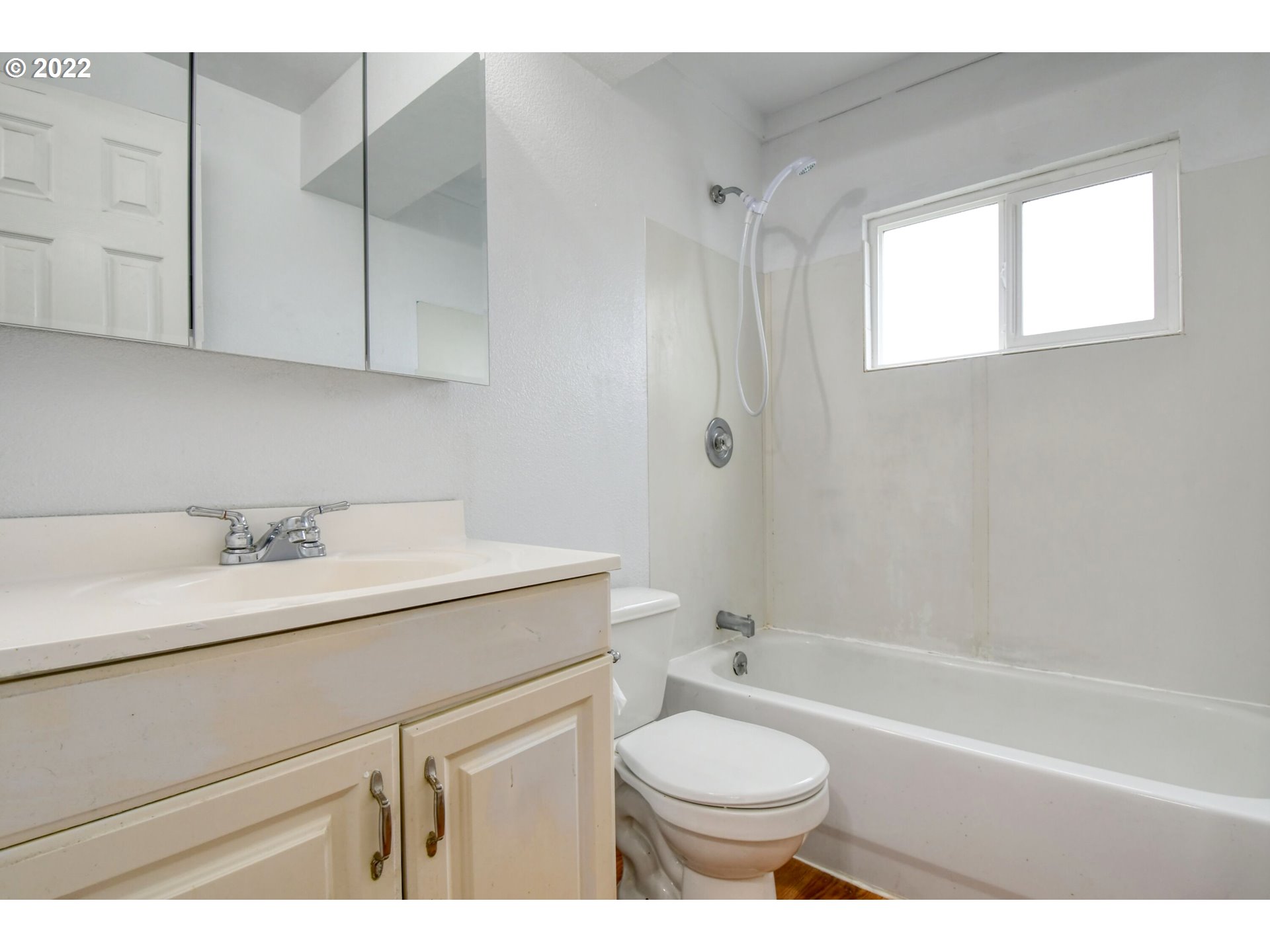 1816 Southwest 45th Street Pendleton, OR 97801 - Photo 21 of 32 a bathroom with a sink toilet a vanity and bathtub