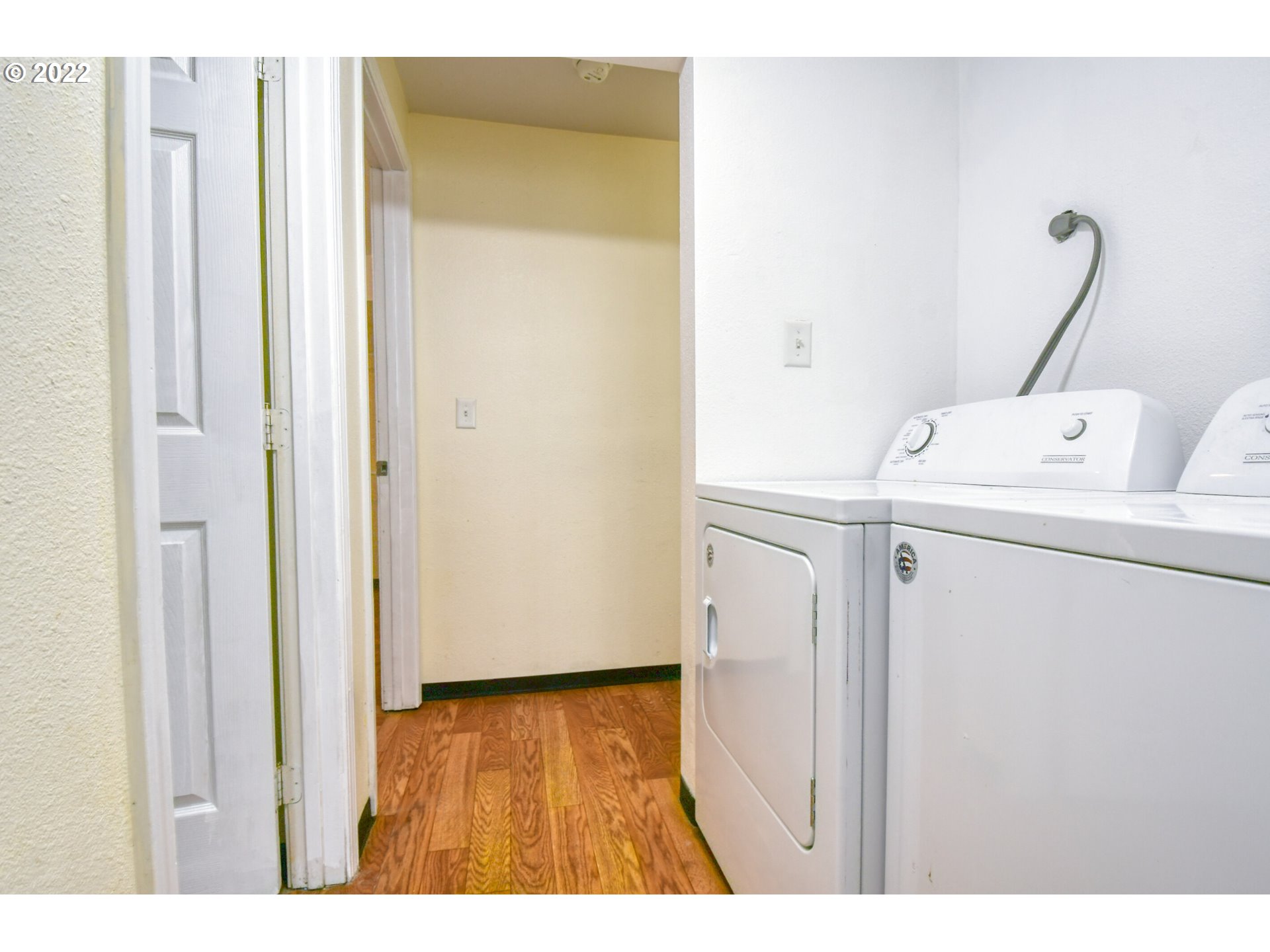 1816 Southwest 45th Street Pendleton, OR 97801 - Photo 24 of 32 a utility room with dryer and washer