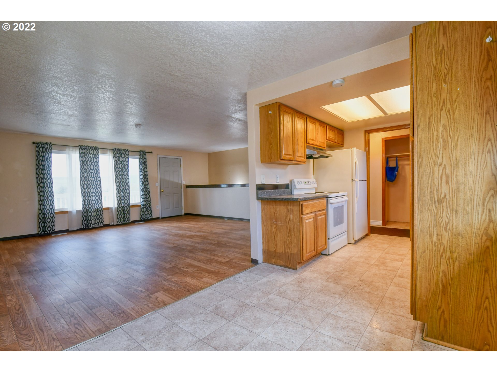 1816 Southwest 45th Street Pendleton, OR 97801 - Photo 6 of 32 a view interior of a house and kitchen
