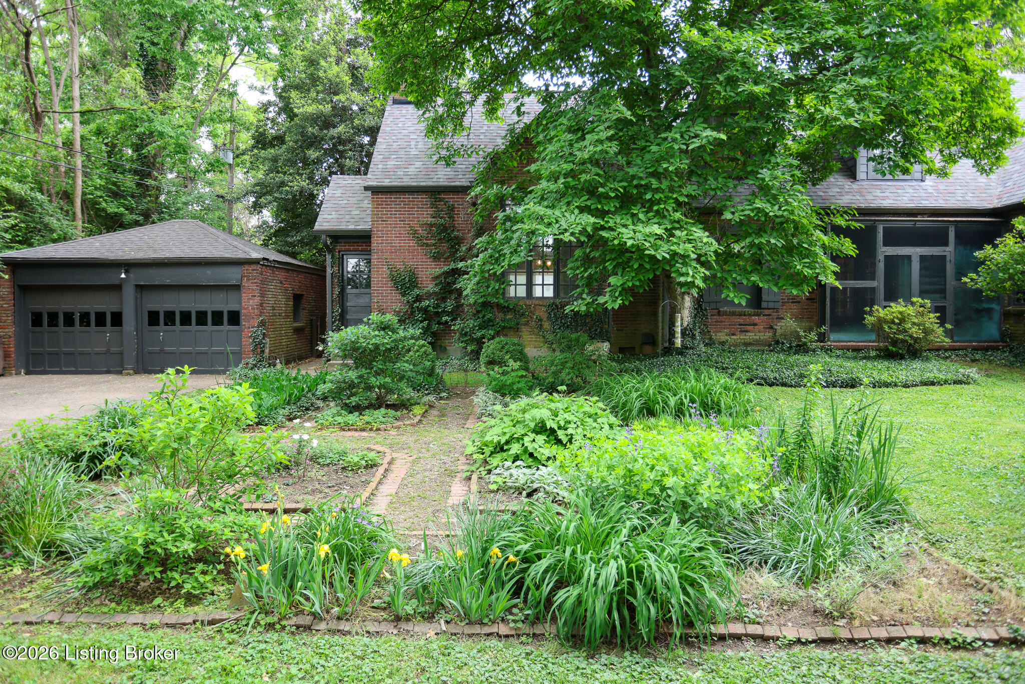 513 Emery Road Louisville, KY 40206 - Photo 46 of 50 Side view of home and edition