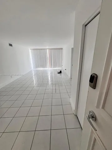 $3,800 | 5161 Collins Avenue, Unit 1108, Miami Beach, FL 33140