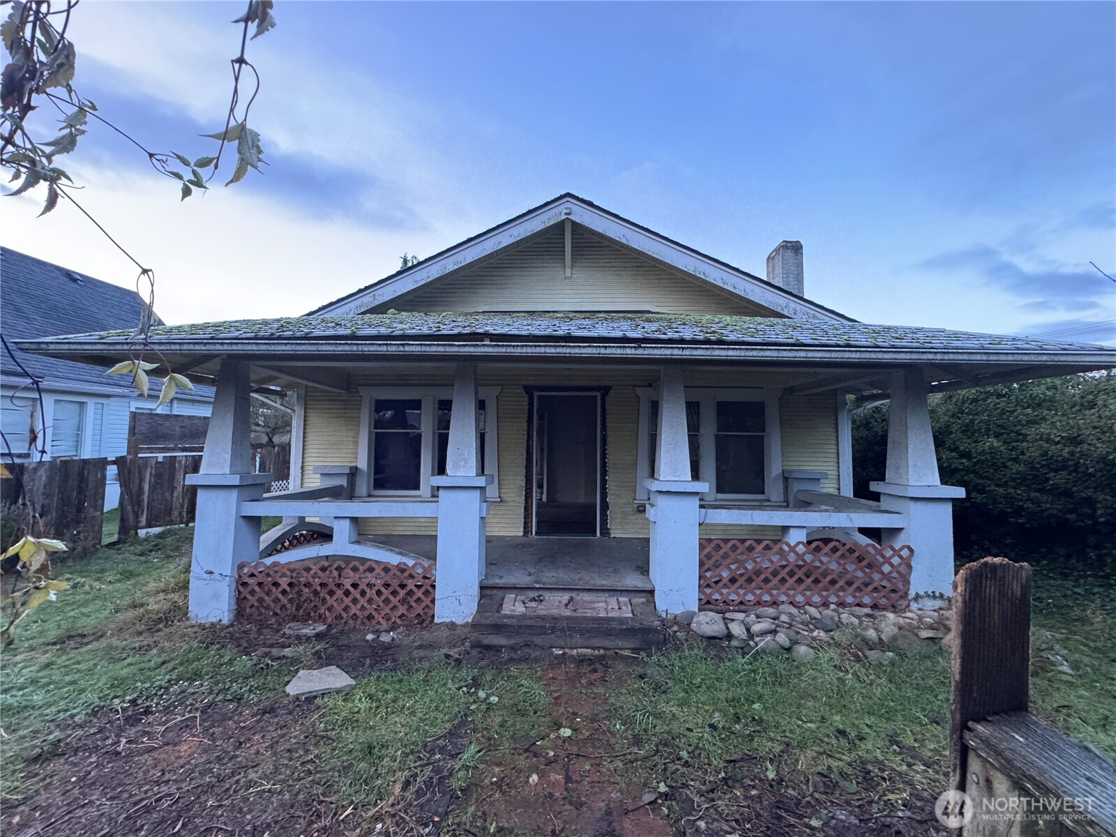 126 West 5th Street Port Angeles, WA 98362 - Photo 1 of 34 a front view of a house with garden