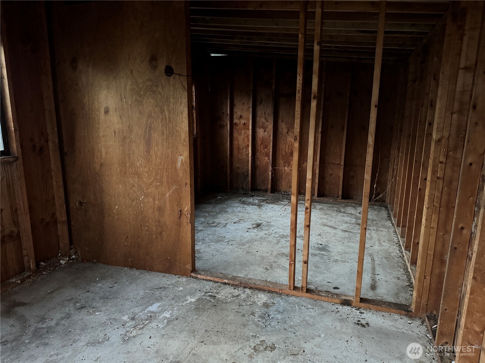 126 West 5th Street Port Angeles, WA 98362 - Photo 28 of 34 an empty room with wooden door
