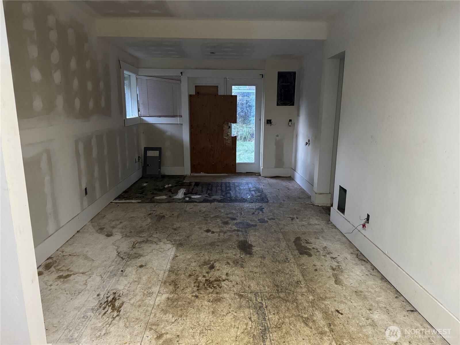 126 West 5th Street Port Angeles, WA 98362 - Photo 10 of 34 a view of a room with a wooden door