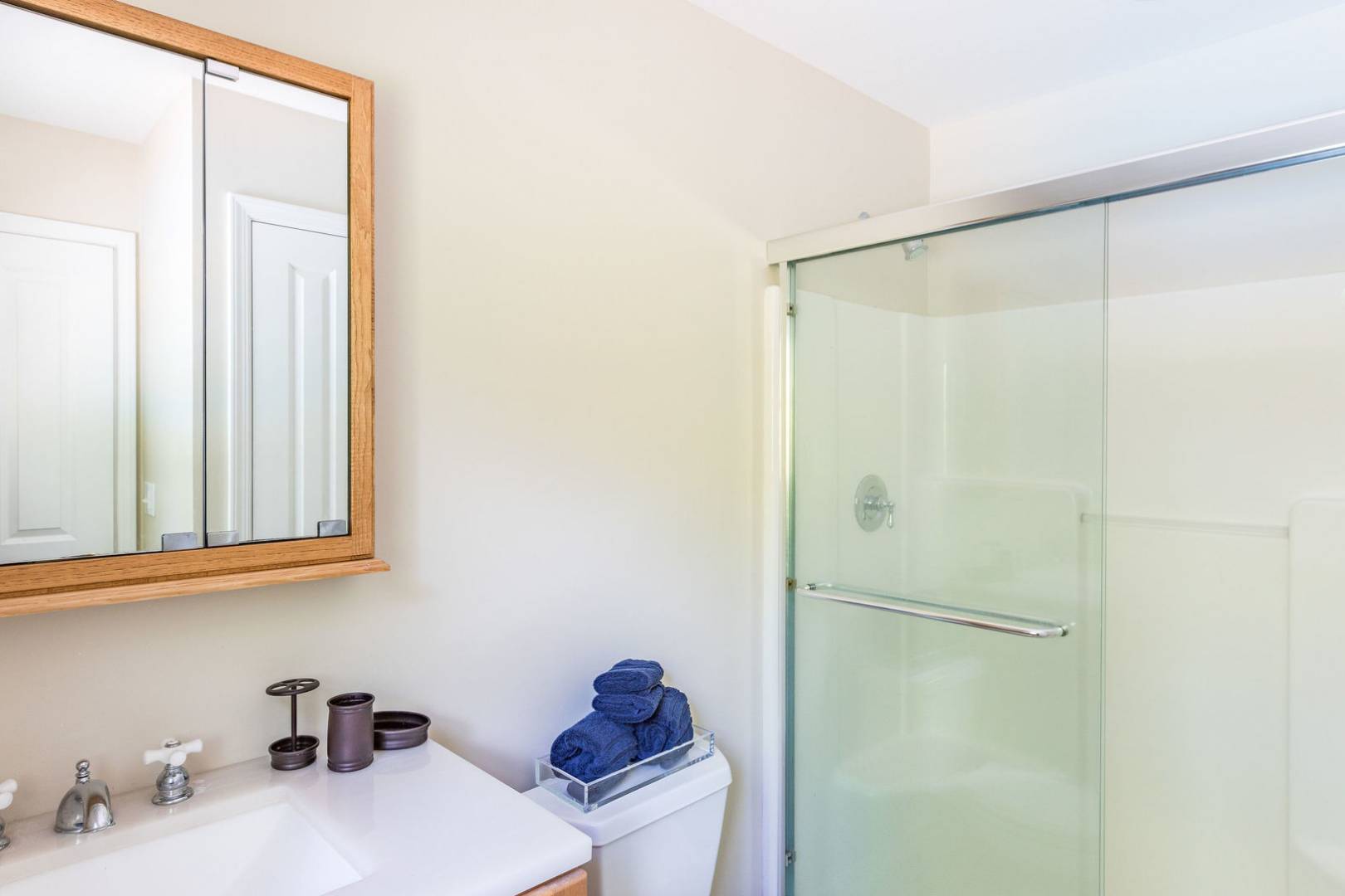 41 Sandra Road East Hampton, NY 11937 - Photo 12 of 16 a bathroom with a sink and a mirror