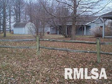 302 Park Drive Ina, IL 62846 - Photo 2 of 7