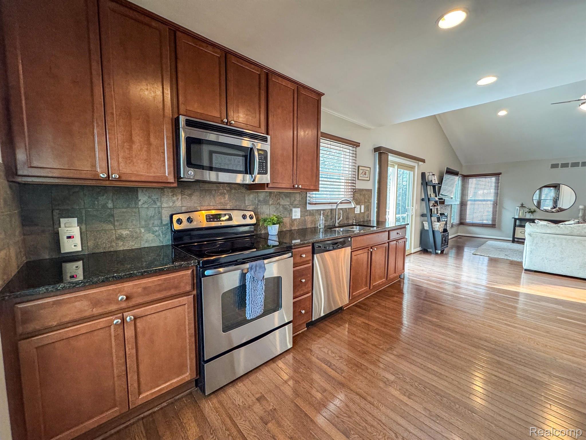 708 Dressler Lane Rochester, MI 48307 - Photo 5 of 24 Gallery Image 5