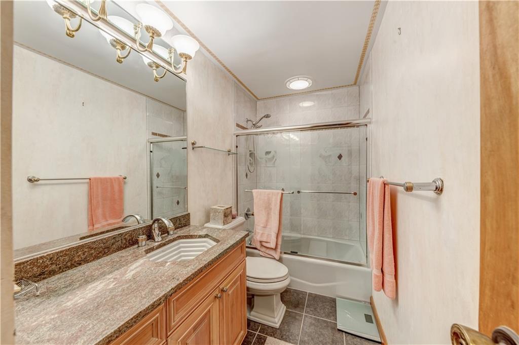 860 Falck Road McKees Rocks, PA 15136 - Photo 13 of 25