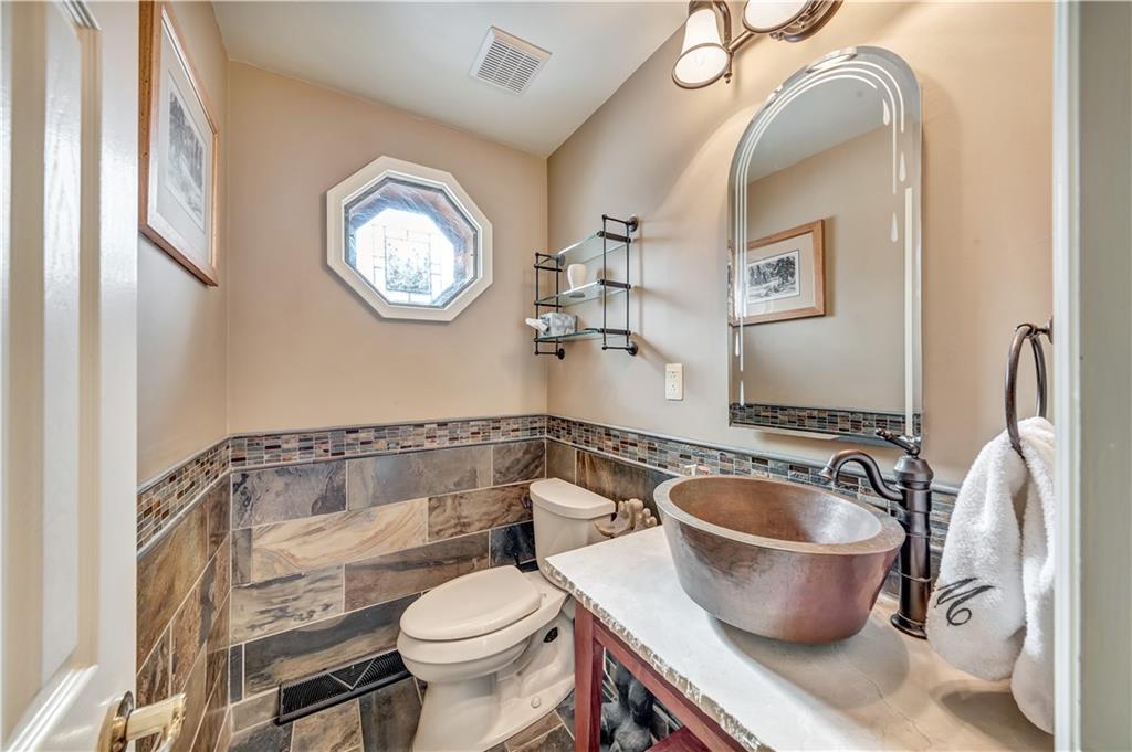 860 Falck Road McKees Rocks, PA 15136 - Photo 8 of 25