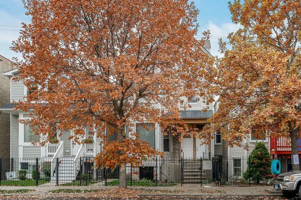 $1,200 | 2820 North Sacramento Avenue, Unit 3, Chicago, IL 60618