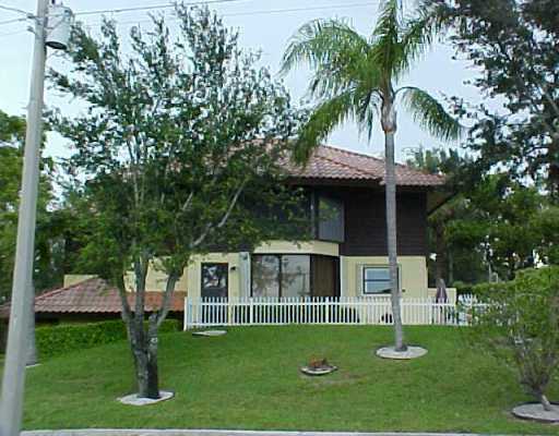 462 Pine Circle Boca Raton, FL 33432 - Photo 1 of 7 Primary Photo