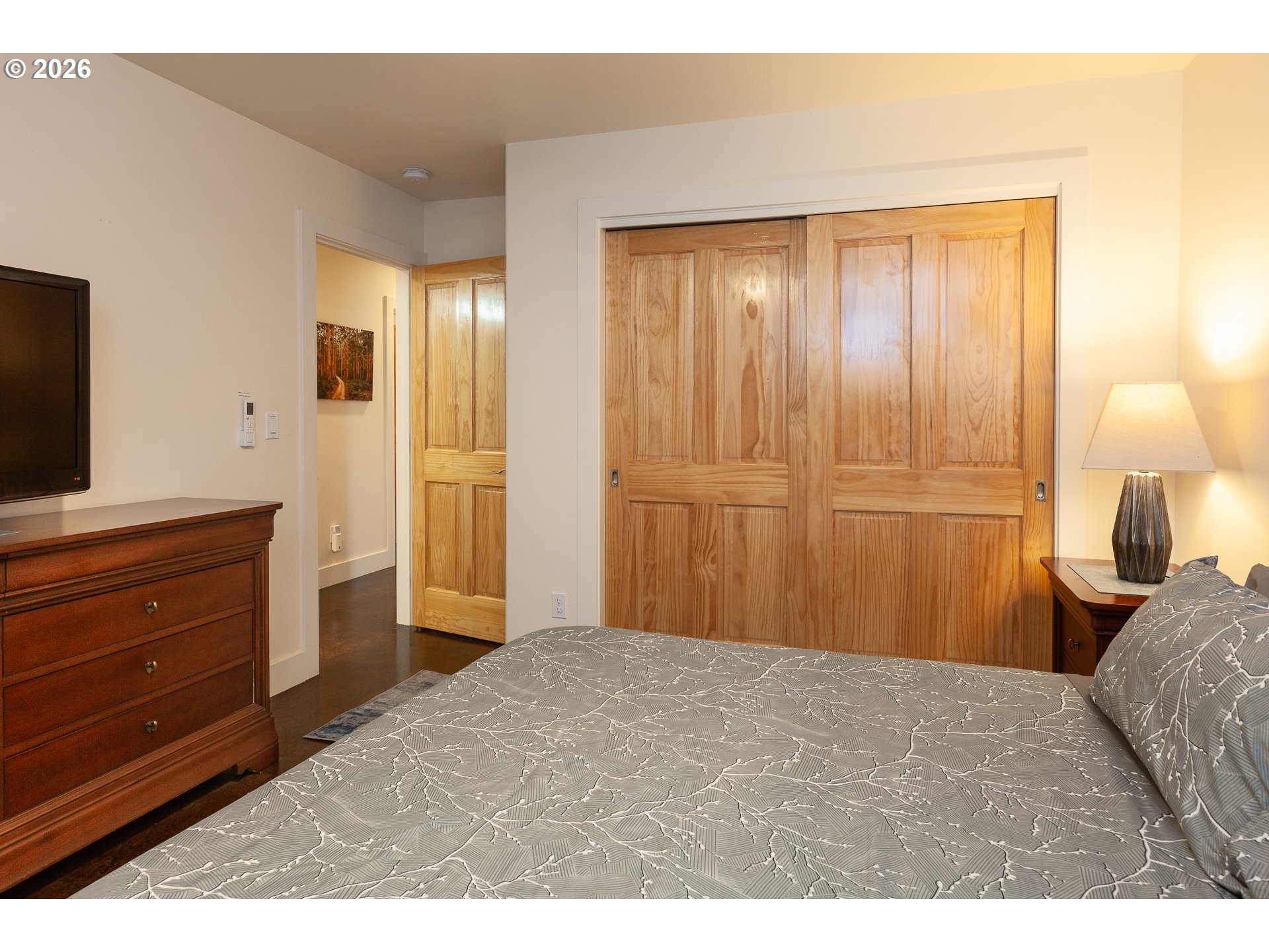 402 Bluff Road Hood River, OR 97031 - Photo 24 of 39 Bedroom