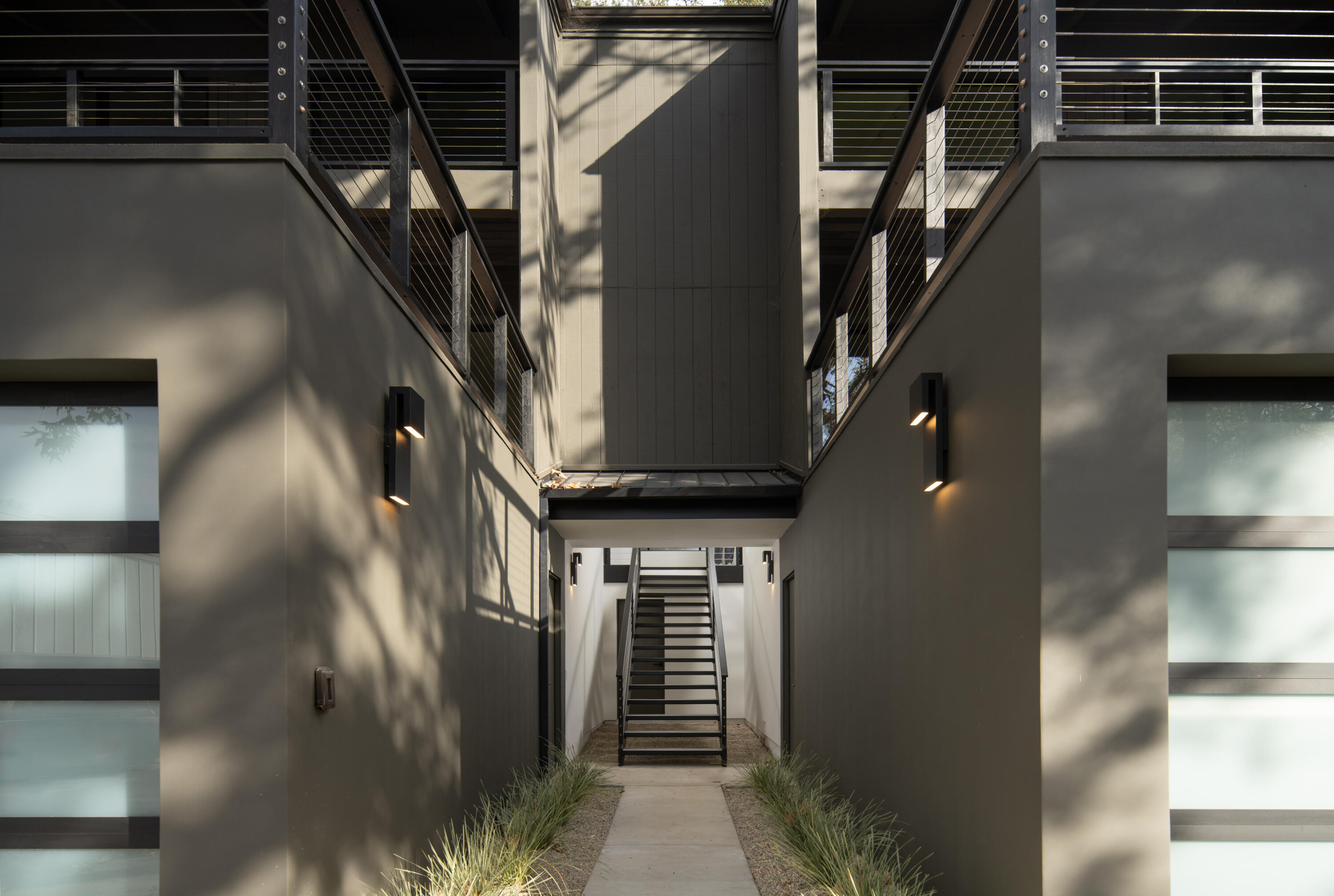 518 East Islay Street Santa Barbara, CA 93101 - Photo 2 of 24 Entrance