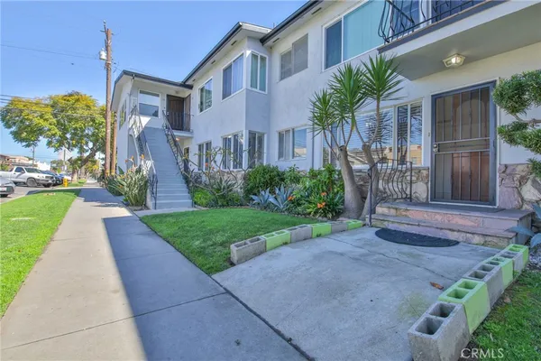 $399,000 | 100 Cerritos Avenue, Unit 7, Long Beach, CA 90802