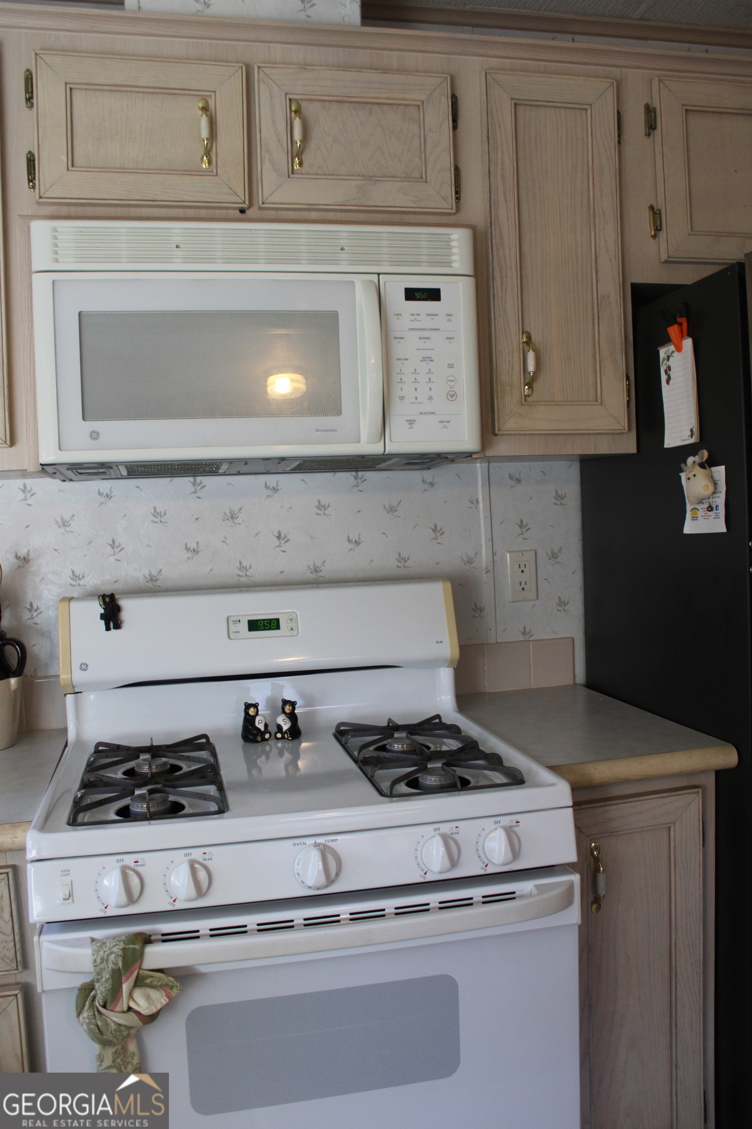 79 Maple Wood Lane Cleveland, GA 30528 - Photo 7 of 18 a stove top oven sitting inside of a kitchen