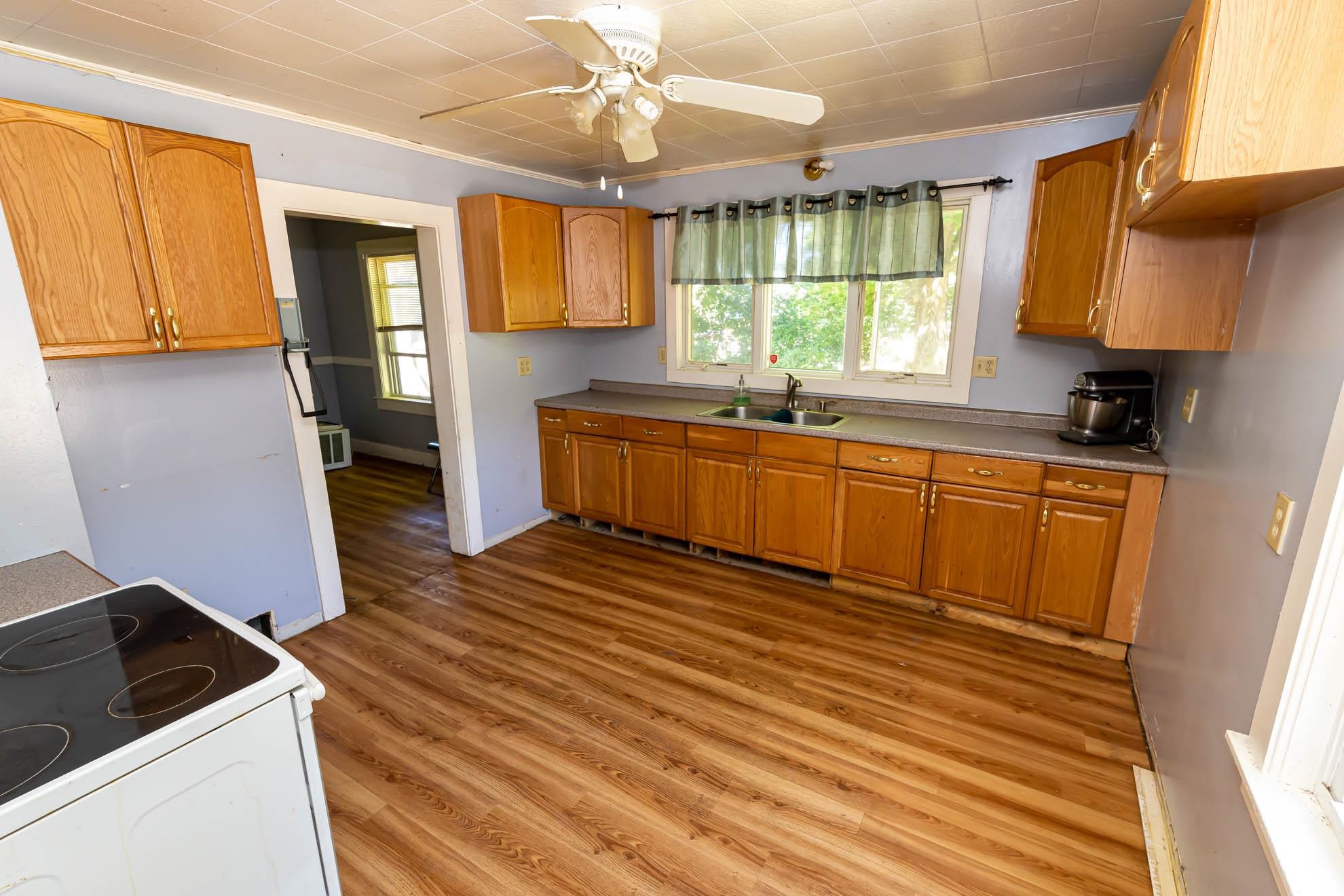 58 Lowell Road Hudson, NH 03051 - Photo 6 of 34