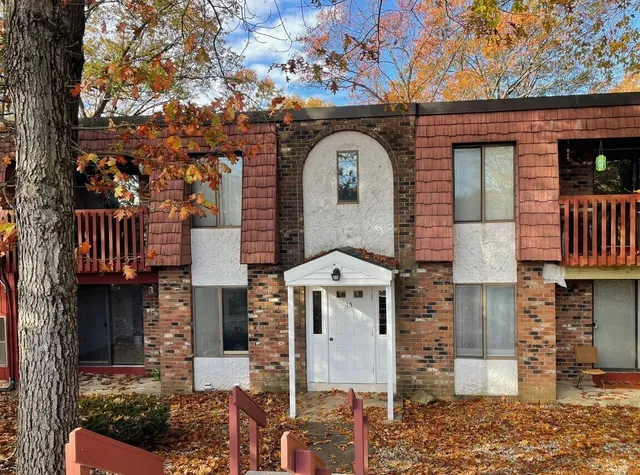 $187,000 | 15 Woodsedge Drive, Unit 4B, Newington, CT 06111