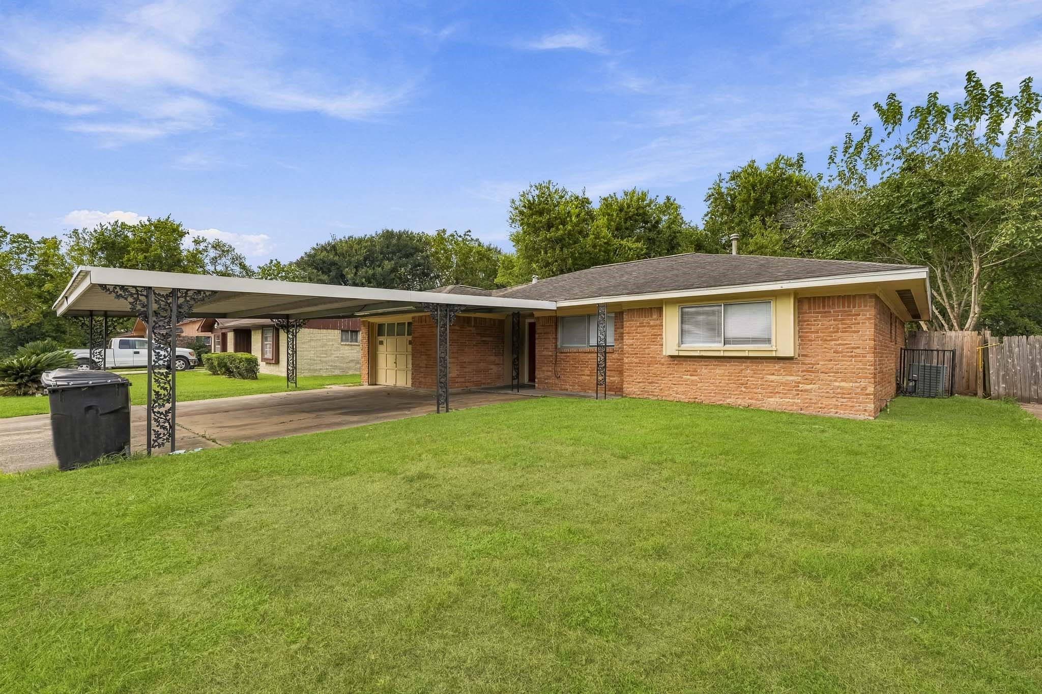 5239 Selinsky Road Houston, TX 77048 - Photo 1 of 18 Gallery Image 1