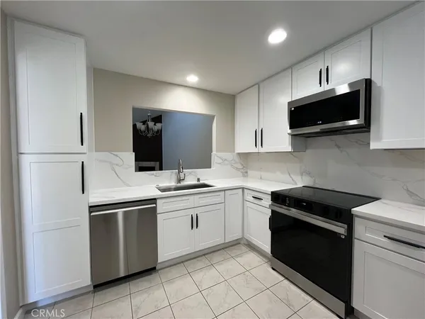 $4,200 | 3121 Evening Way, Unit C, La Jolla, CA 92037