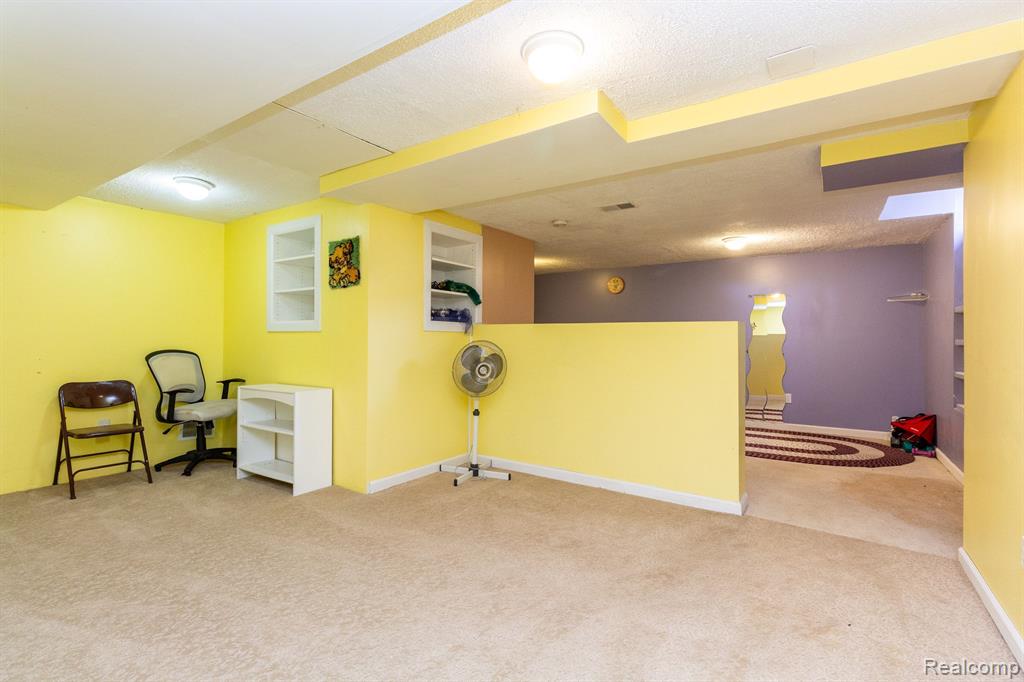 1582 Nadine Rochester Hills, MI 48307 - Photo 40 of 58
