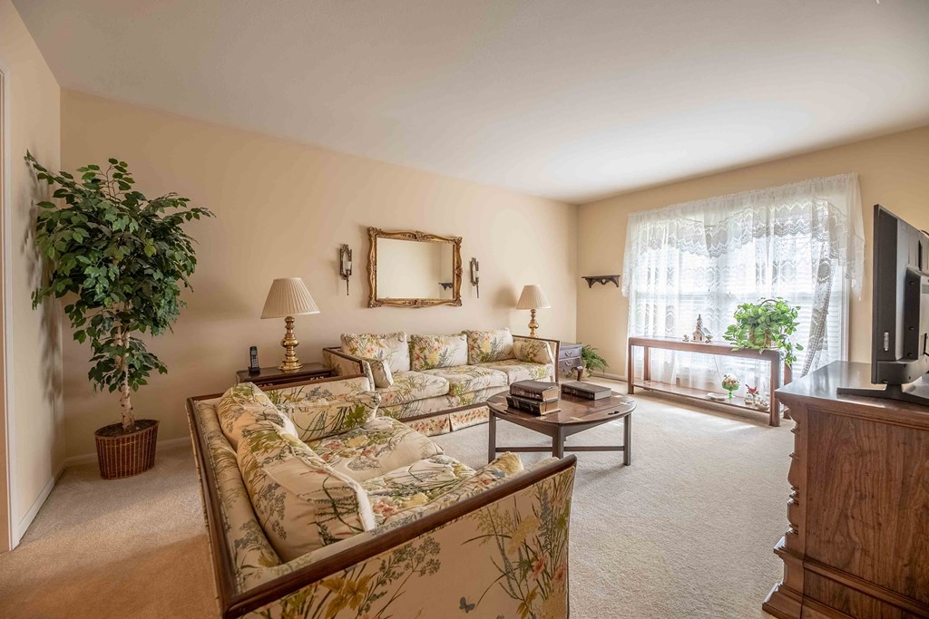 5255 Lichfield Road Columbus, GA 31904 - Photo 13 of 42 Living Room