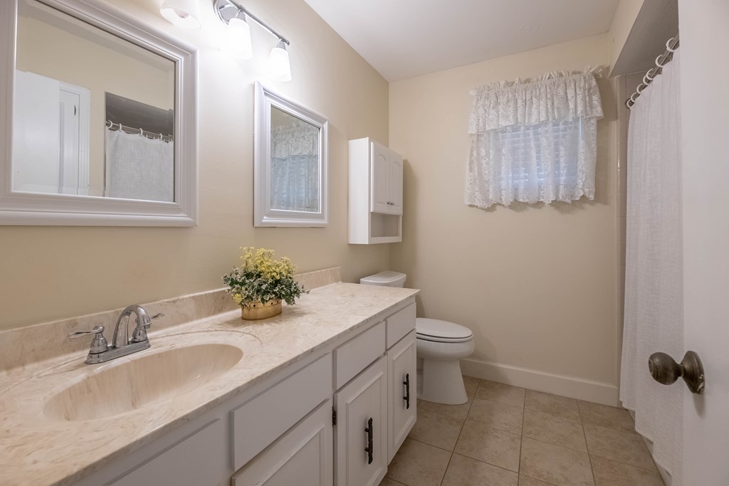 5255 Lichfield Road Columbus, GA 31904 - Photo 19 of 42 Hall Bath