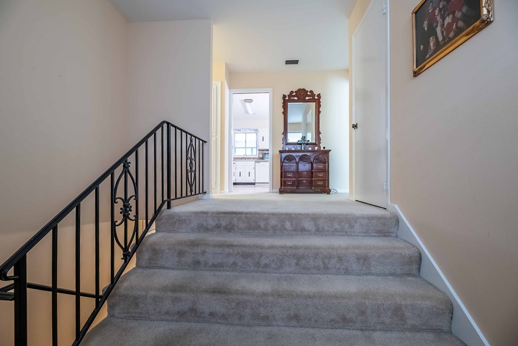 5255 Lichfield Road Columbus, GA 31904 - Photo 5 of 42 Foyer Entry