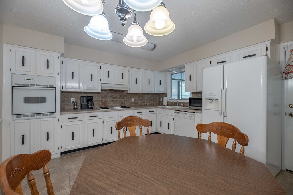 5255 Lichfield Road Columbus, GA 31904 - Photo 8 of 42 Kitchen & Eat In area