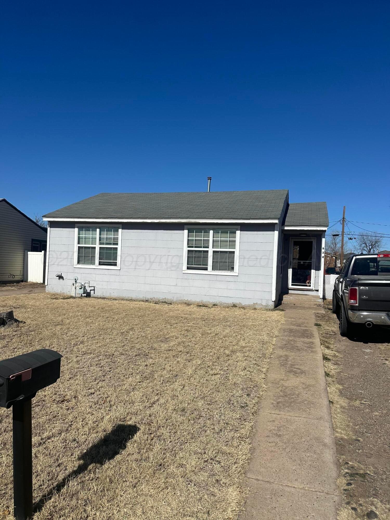 934 Elmore Street Borger, TX 79007 - Photo 2 of 13 IMG_3353-preview